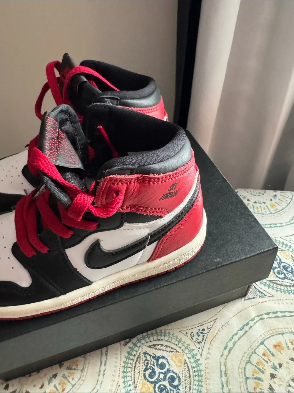 Jordan Retro High OG Nike Kids Black, White & Red High-Top Sneakers